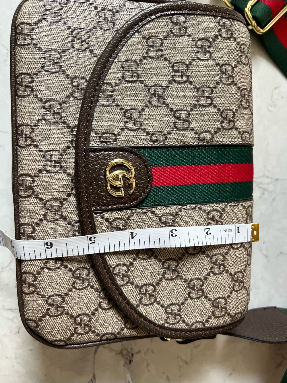 Gucci Dark Brown Leather Logo Tab with Cream Interior and Gold Zipper - Picture 7 of 9